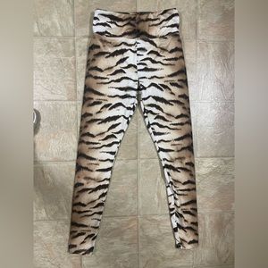 MOVING SALE MAKE OFFER Tiger gym yoga leggings